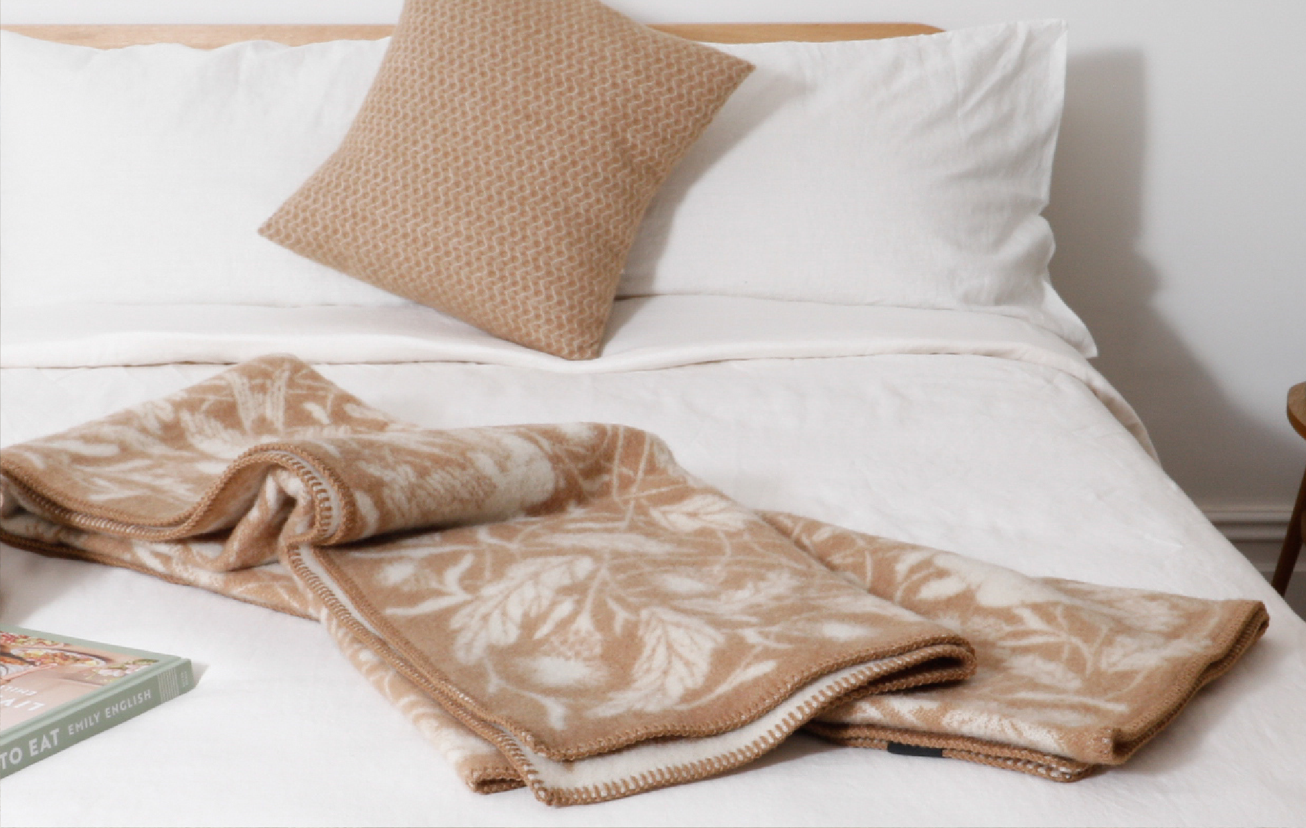 Linen bedding with beige accessories - wool cushion and blanket