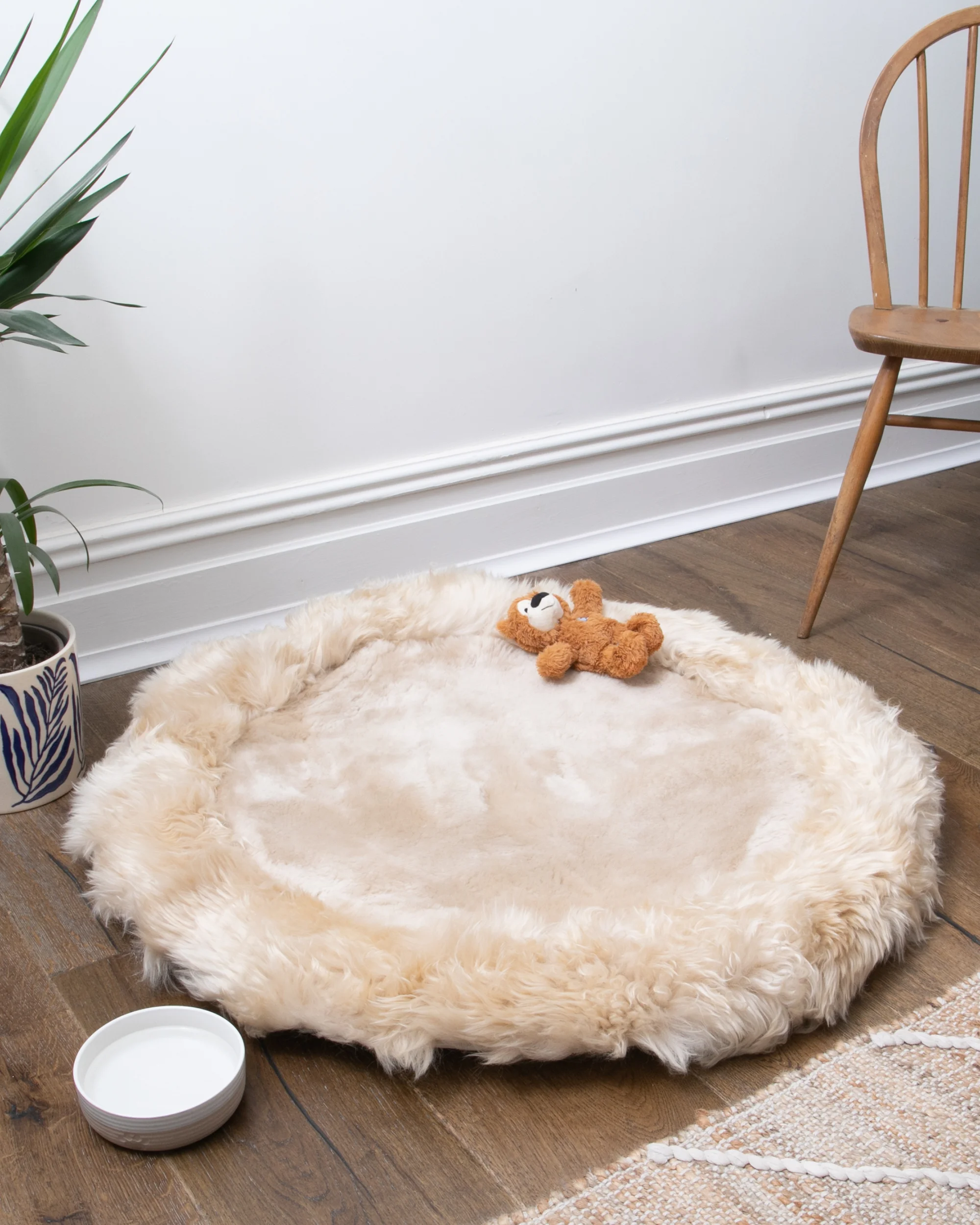 Large Sheepskin Pet Bed - 90cm